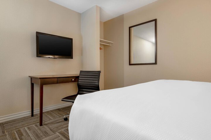 Room 35 of 74