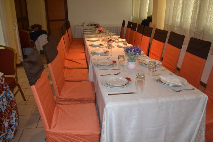 Dining 26 of 31