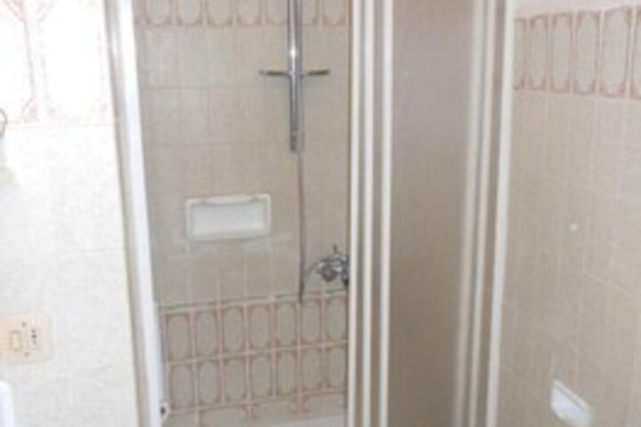 Room 3 of 25