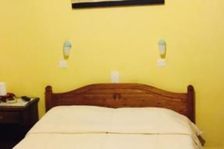 Room 7 of 10