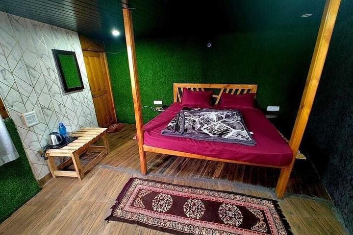 Room 16 of 27