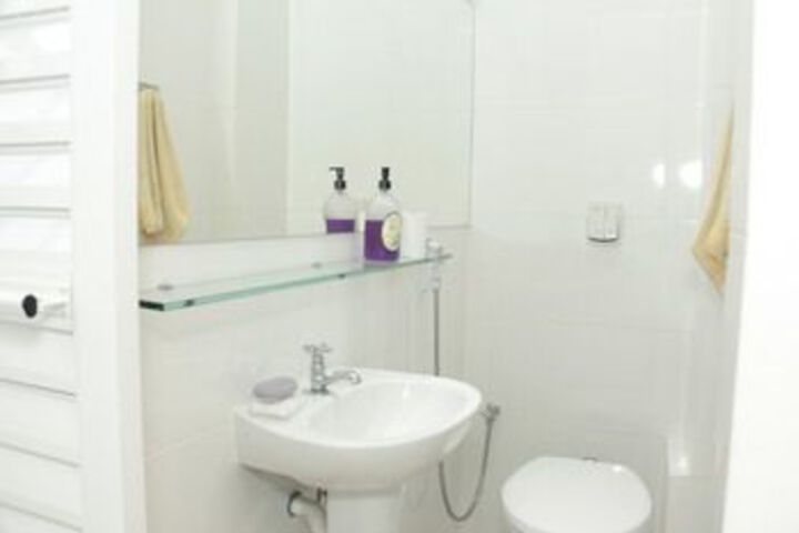Room 9 of 38