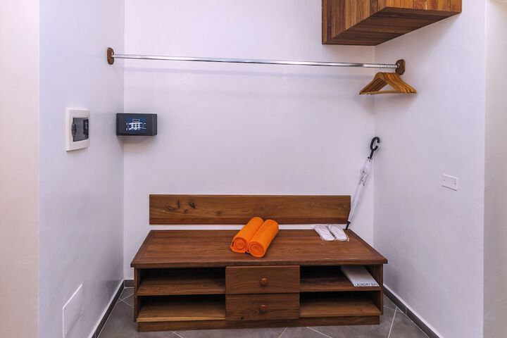 Room 10 of 19