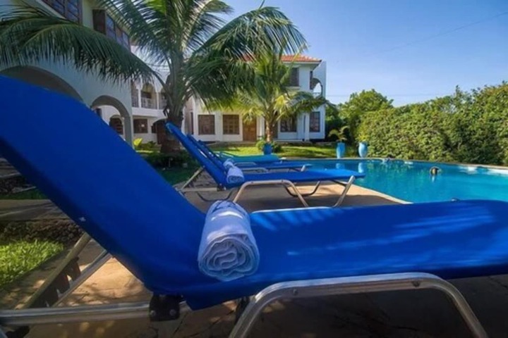 Sundeck 14 of 18