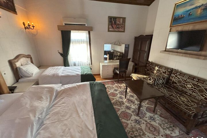 Room 4 of 91