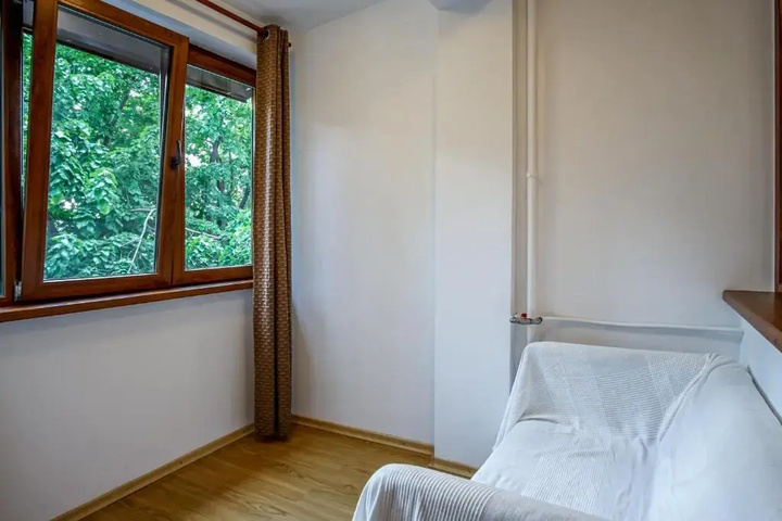 Room 6 of 14