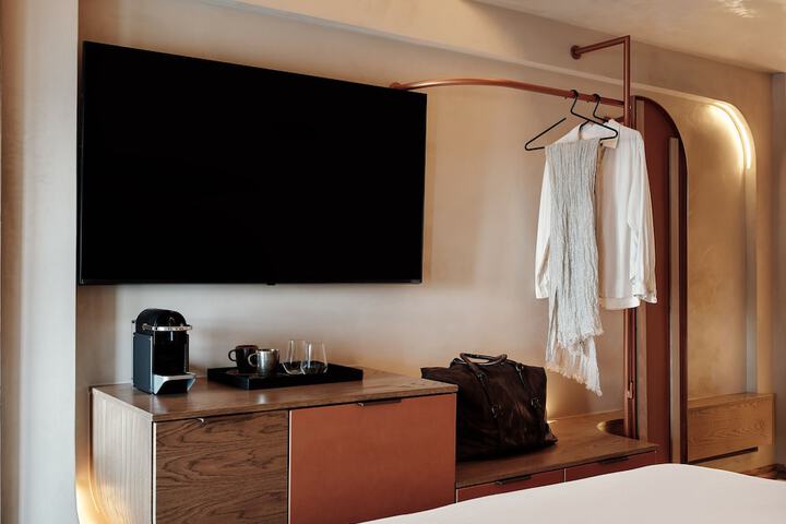 Room 8 of 24