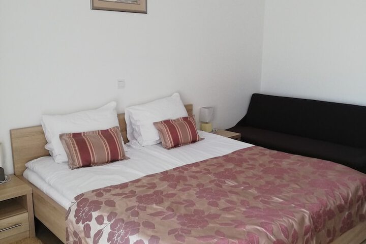 Room 5 of 53