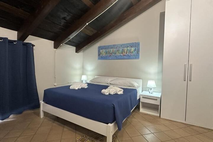 Room 11 of 37
