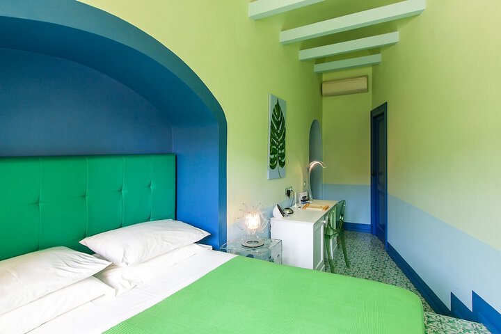 Room 33 of 51