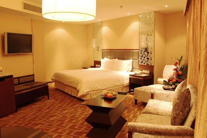 Room 5 of 15