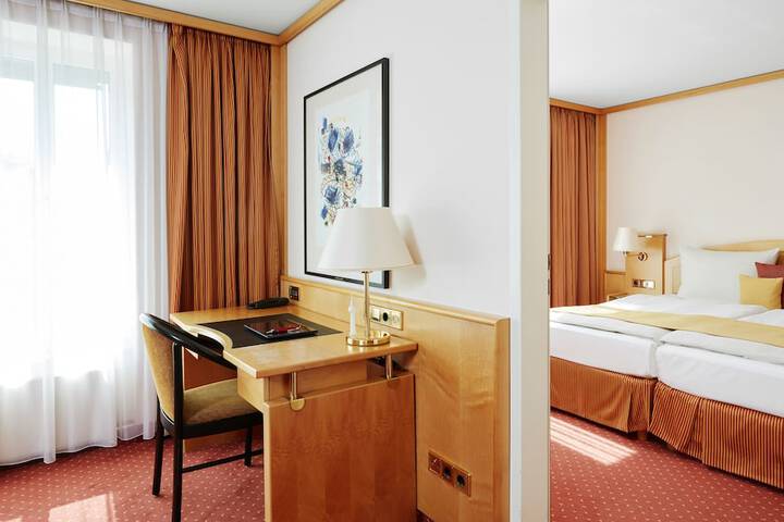 Room 25 of 34