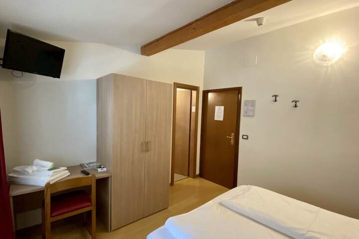 Room 20 of 148