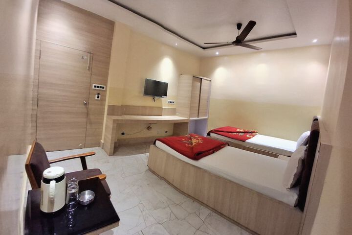 Room 8 of 22