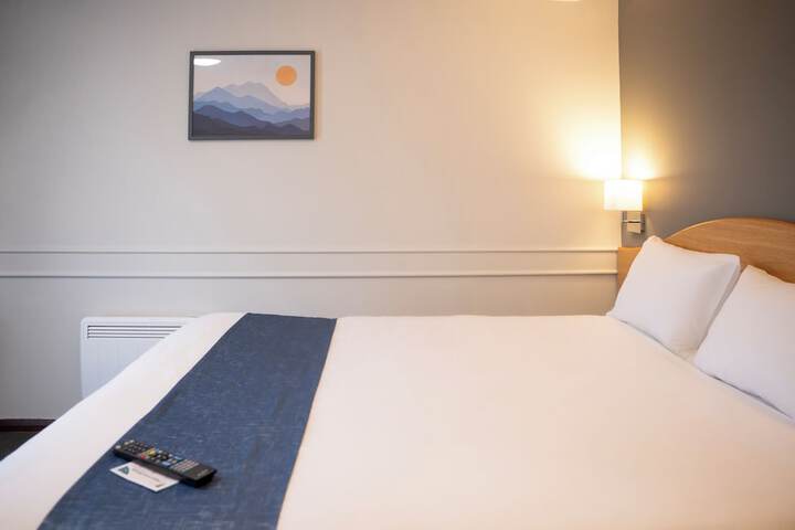 Room 6 of 16