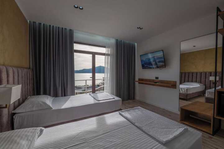 Room 2 of 50