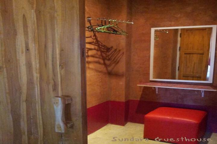 Room 11 of 20