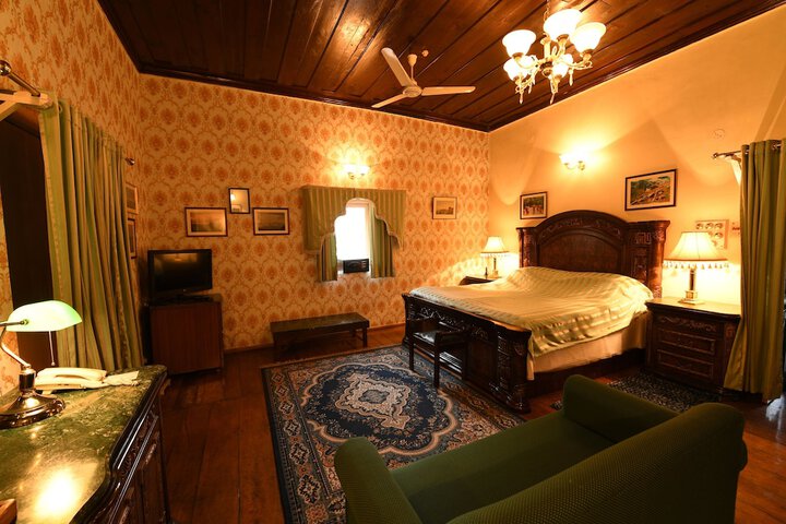 Room 15 of 36