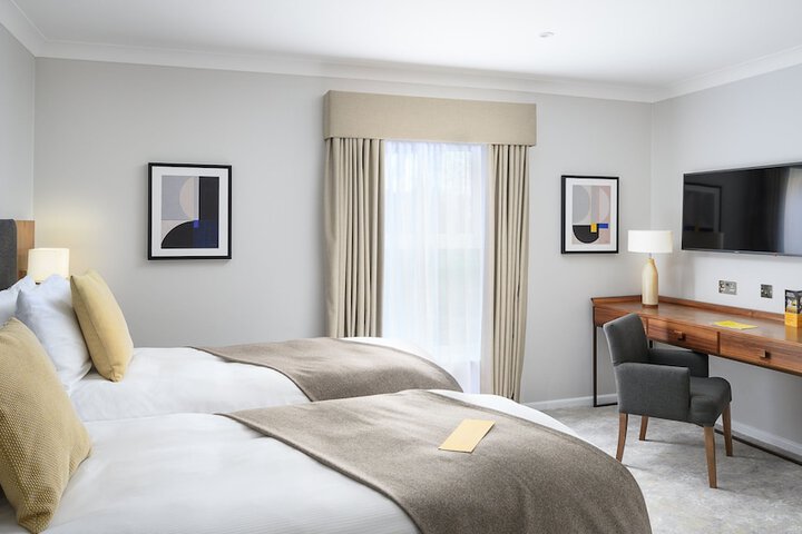 Room 27 of 102