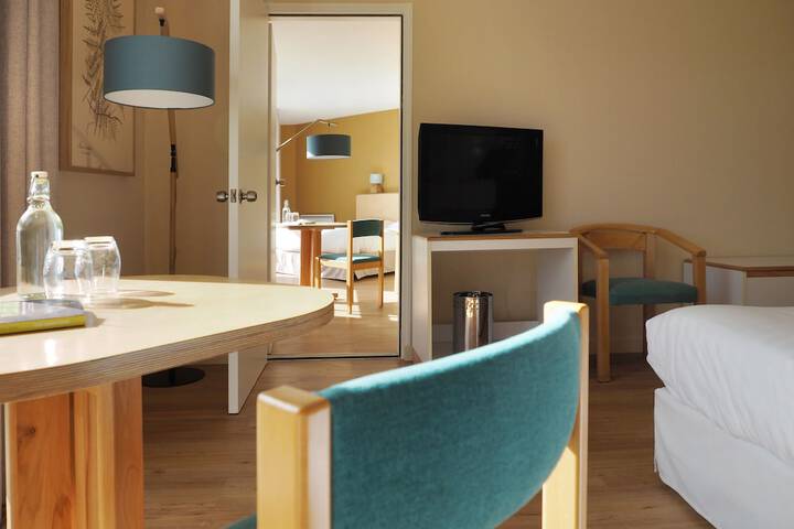 Room 11 of 23