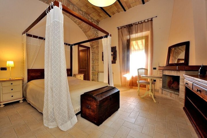 Room 7 of 13