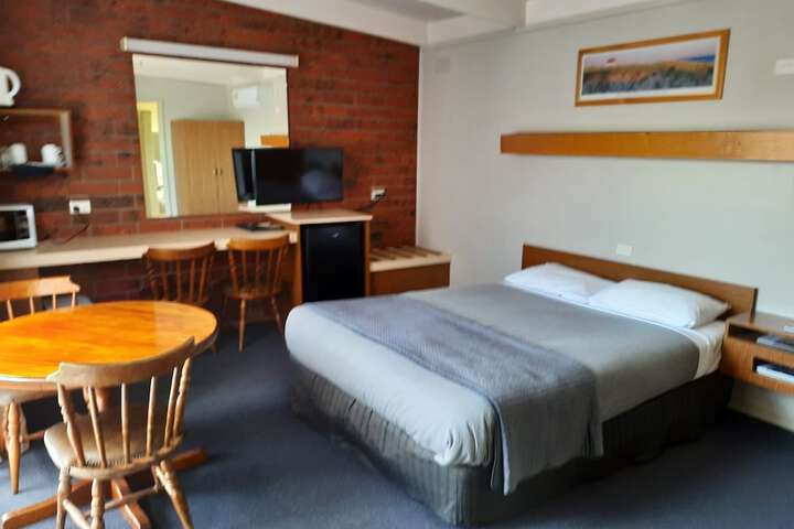 Room 4 of 31