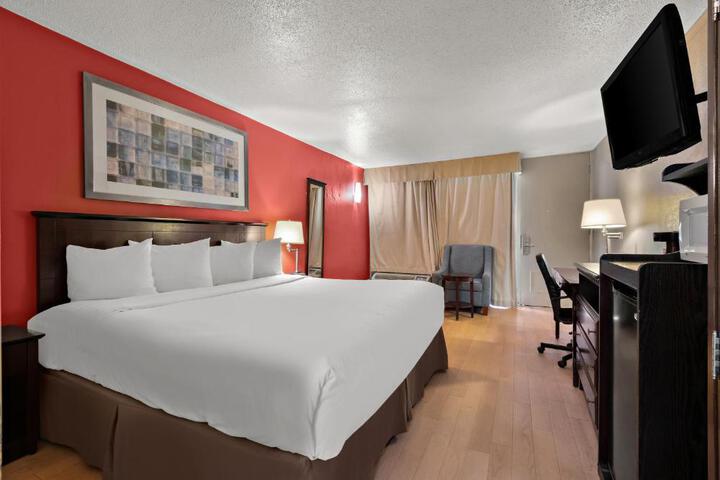 Double Bed (4 of 13)
