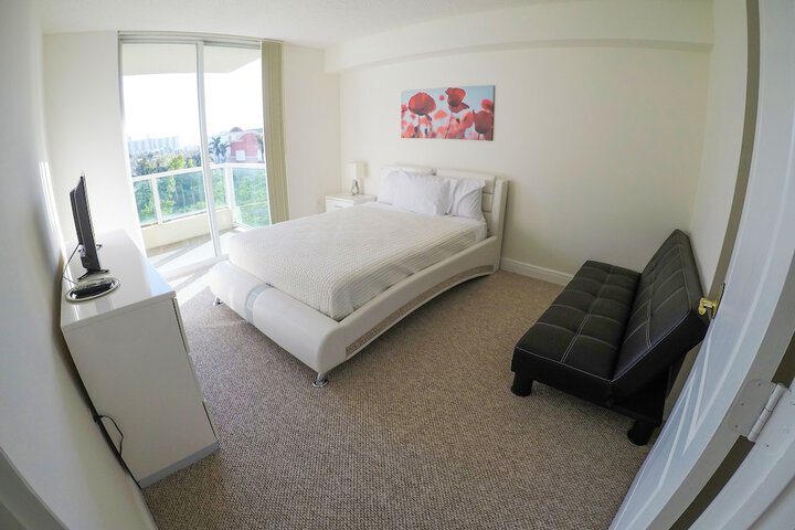 Room 6 of 30