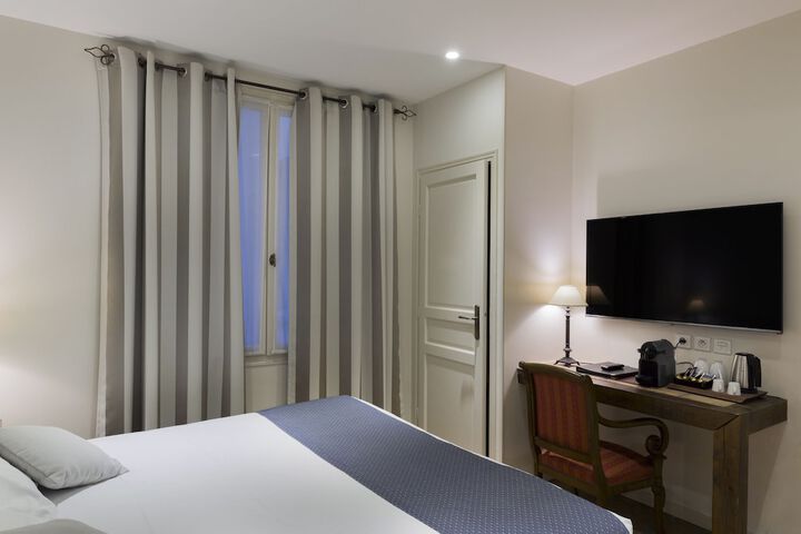 Room 11 of 25