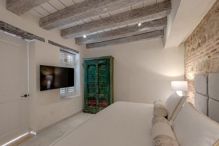 Room 7 of 96