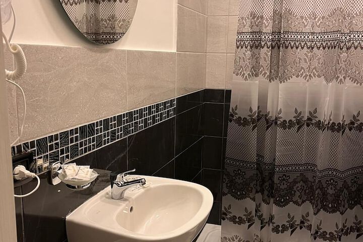 Room 29 of 37
