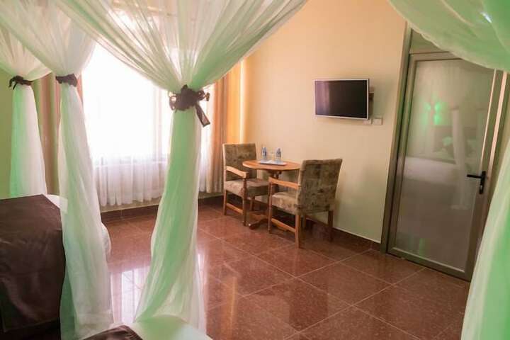 Room 3 of 38