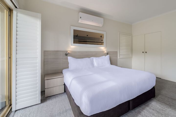 Room 10 of 76