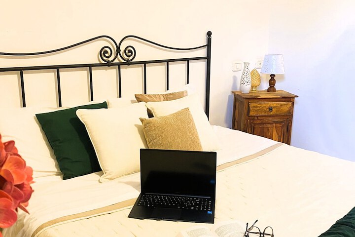 Room 6 of 52