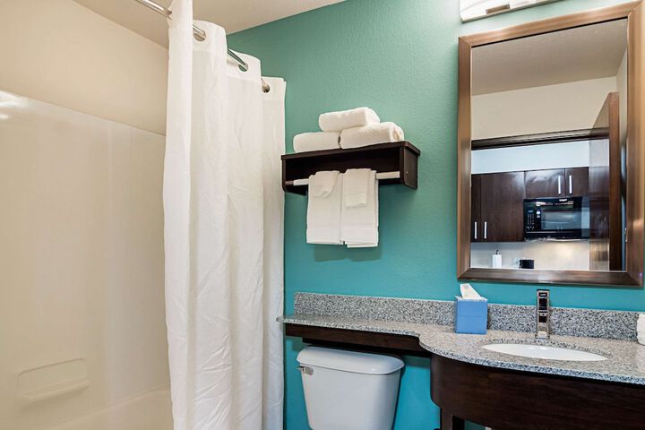 1 Queen Bed Efficiency (1 of 24)