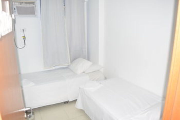 Room 32 of 61