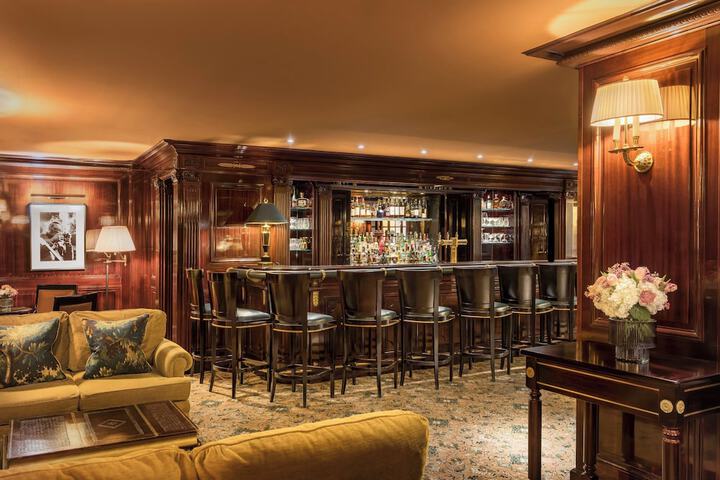 Lounge 109 of 139