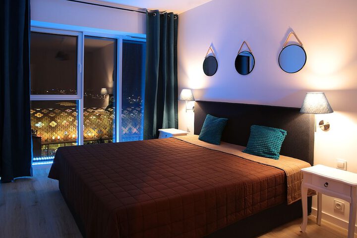 Room 5 of 155