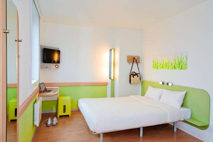 Room 4 of 61