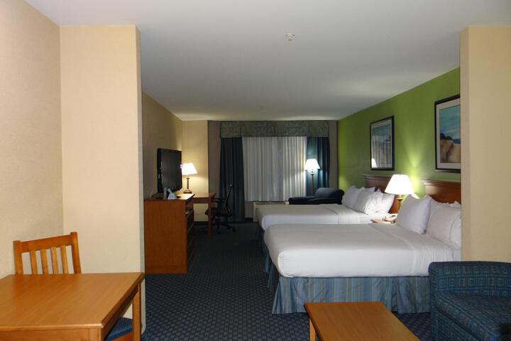 2 Queen Beds (4 of 14)