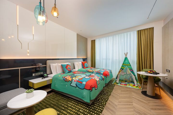 Room 9 of 63
