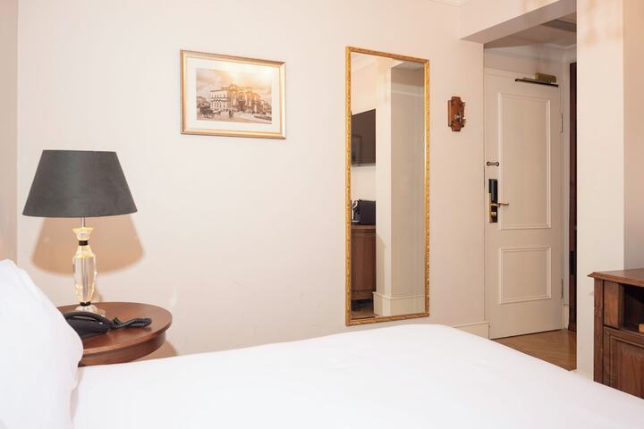 Room 34 of 73