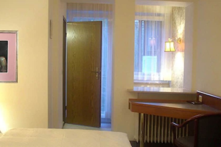 Room 2 of 47