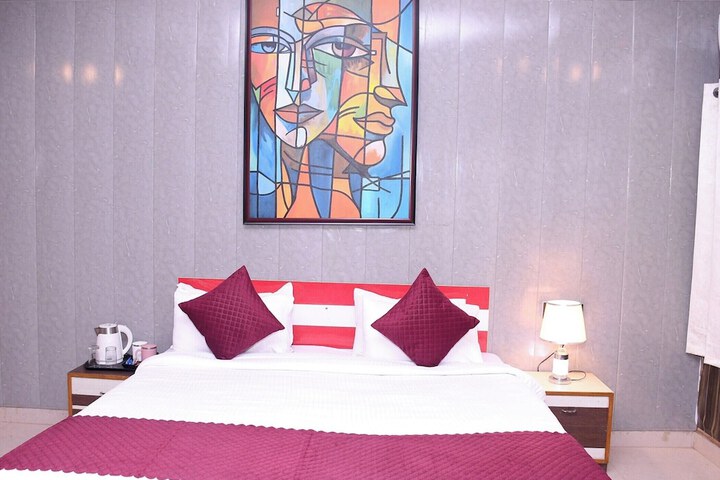 Room 10 of 29