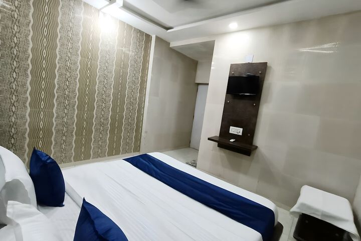 Room 17 of 27
