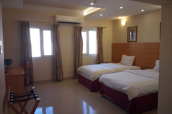 Room 9 of 37