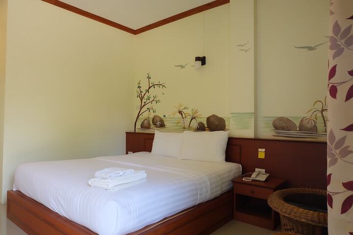 Room 13 of 16