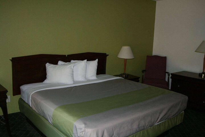 1 King Bed (1 of 5)