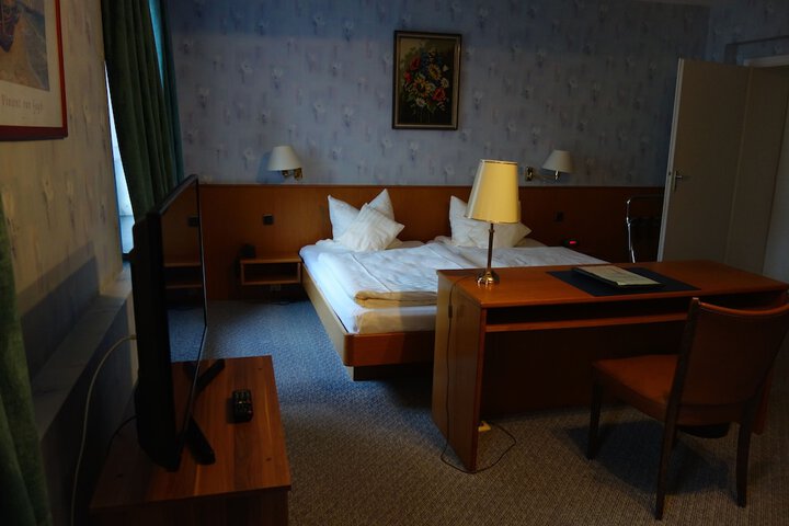 Room 15 of 50