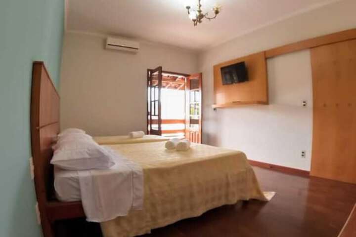 Room 6 of 16